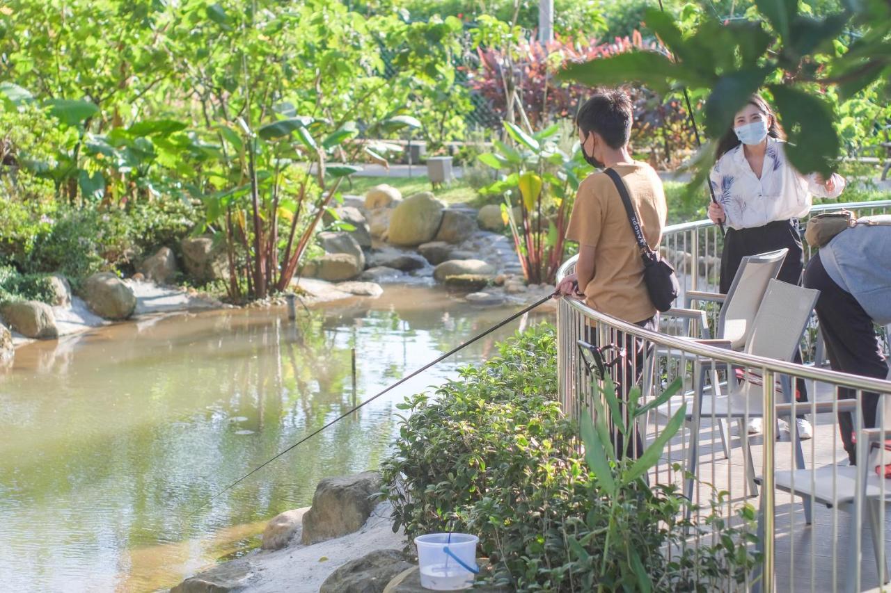Fame Hall Garden Hotel Longtan Exterior photo Fishing at the zoo
