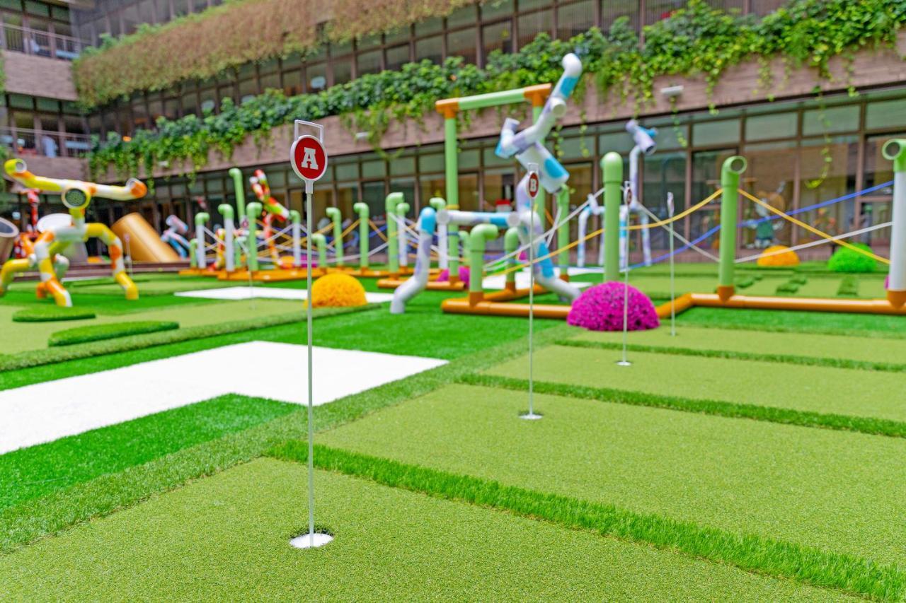 Fame Hall Garden Hotel Longtan Exterior photo The putting green