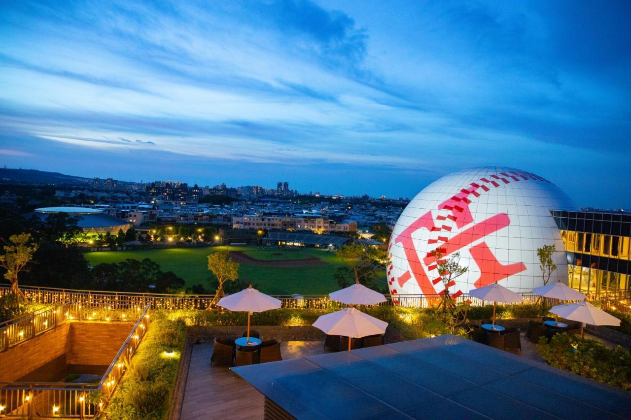 Fame Hall Garden Hotel Longtan Exterior photo The ball at night