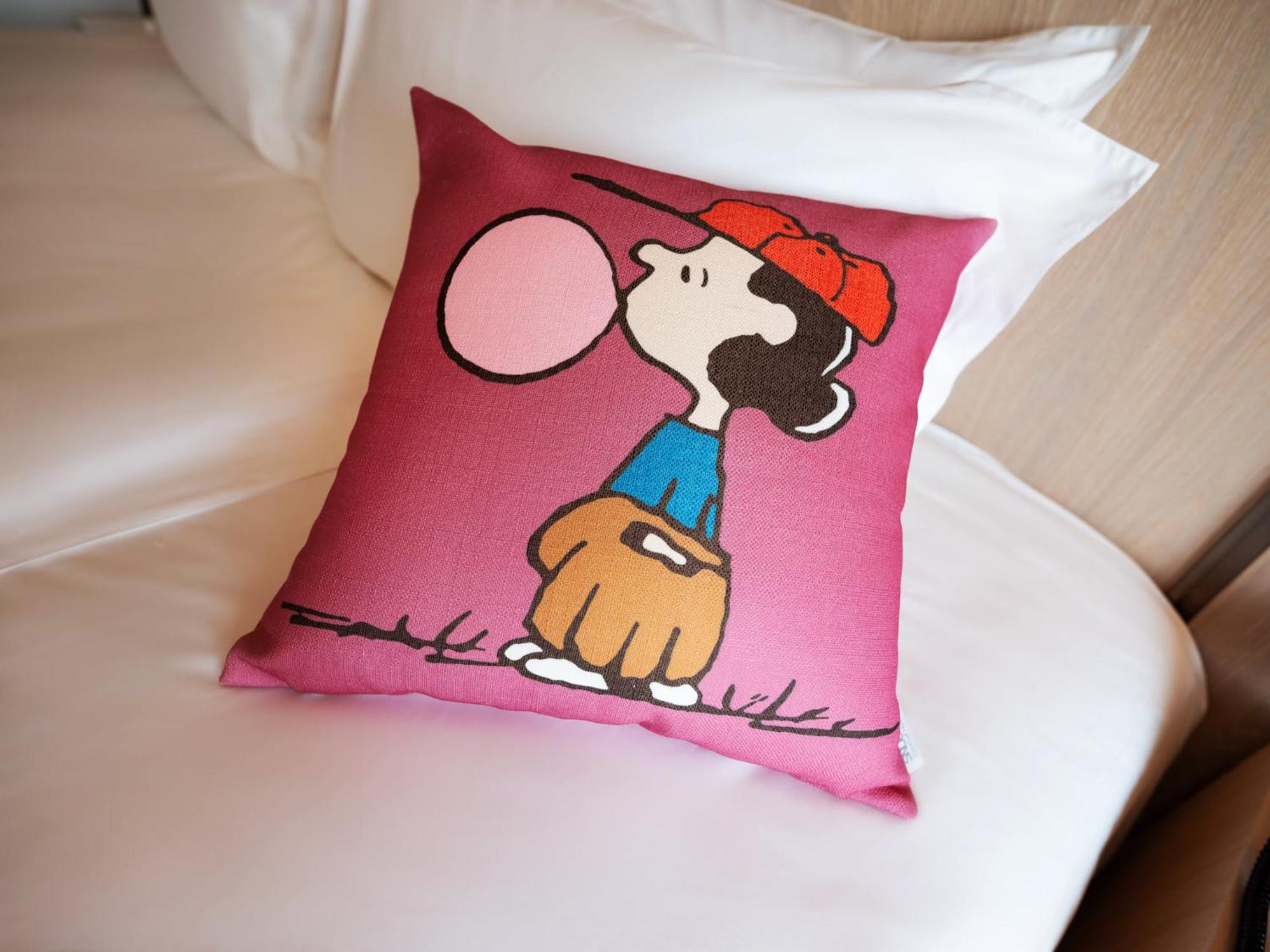 Fame Hall Garden Hotel Longtan Room photo A pillow with a picture of the Peanuts character Peppermint Patty