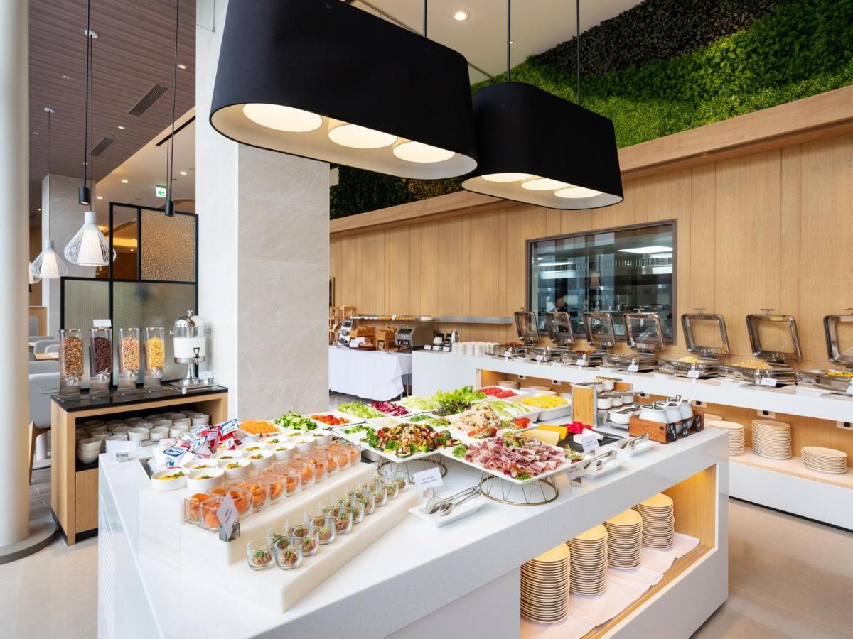 Fame Hall Garden Hotel Longtan Exterior photo The buffet at the lounge