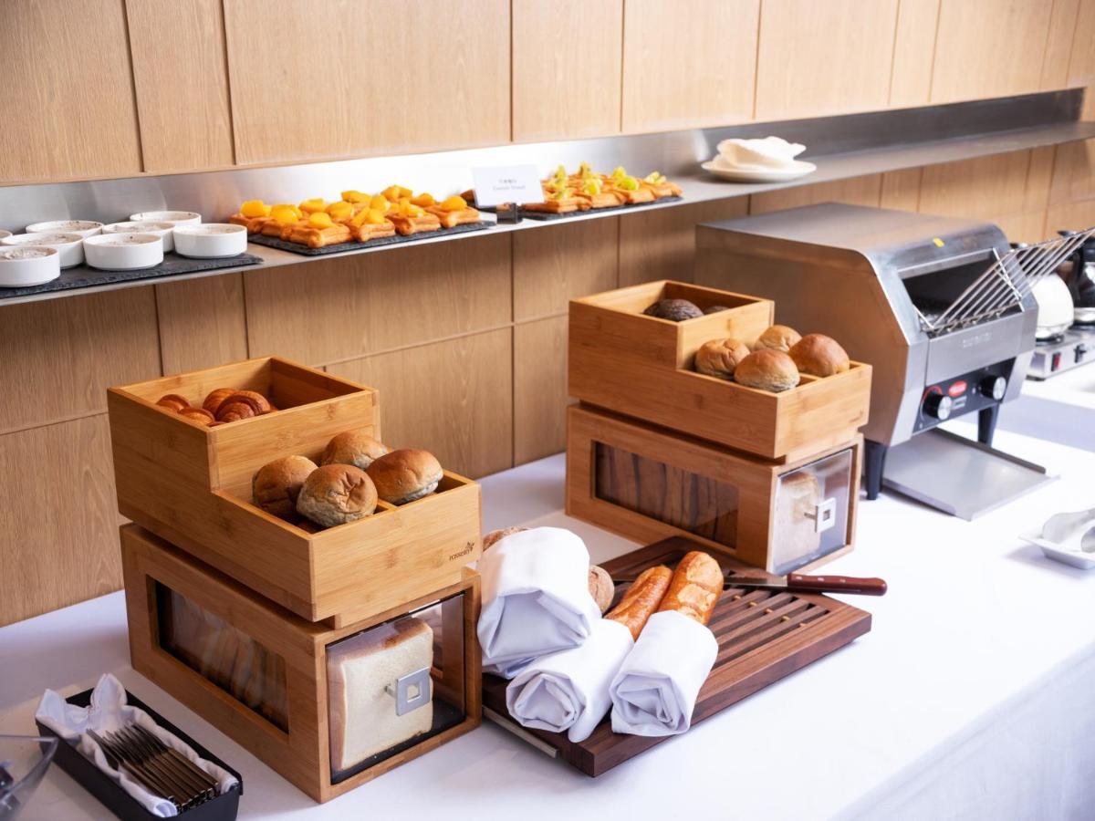 Fame Hall Garden Hotel Longtan Exterior photo A bread station