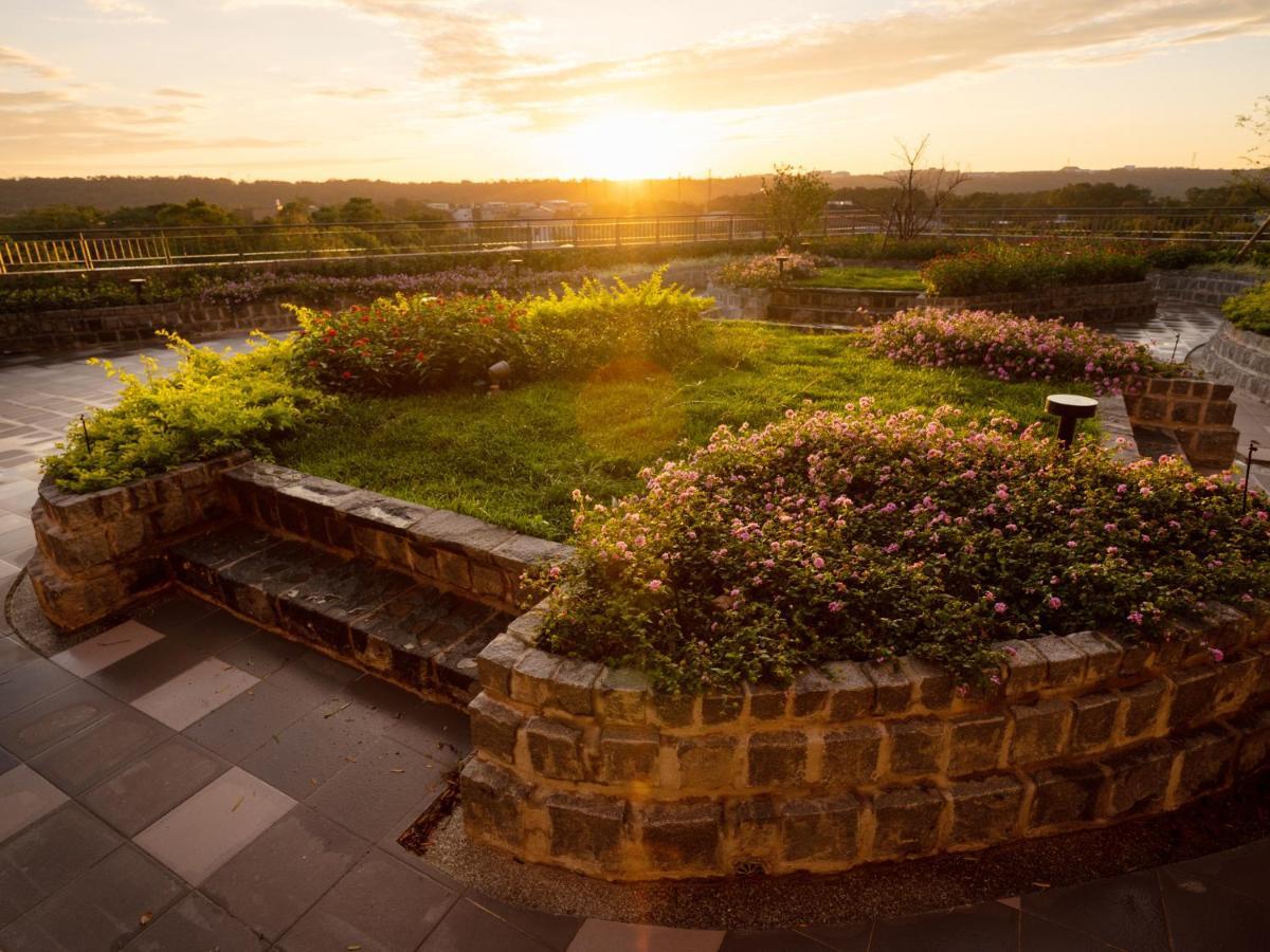 Fame Hall Garden Hotel Longtan Exterior photo The rooftop garden at the hotel