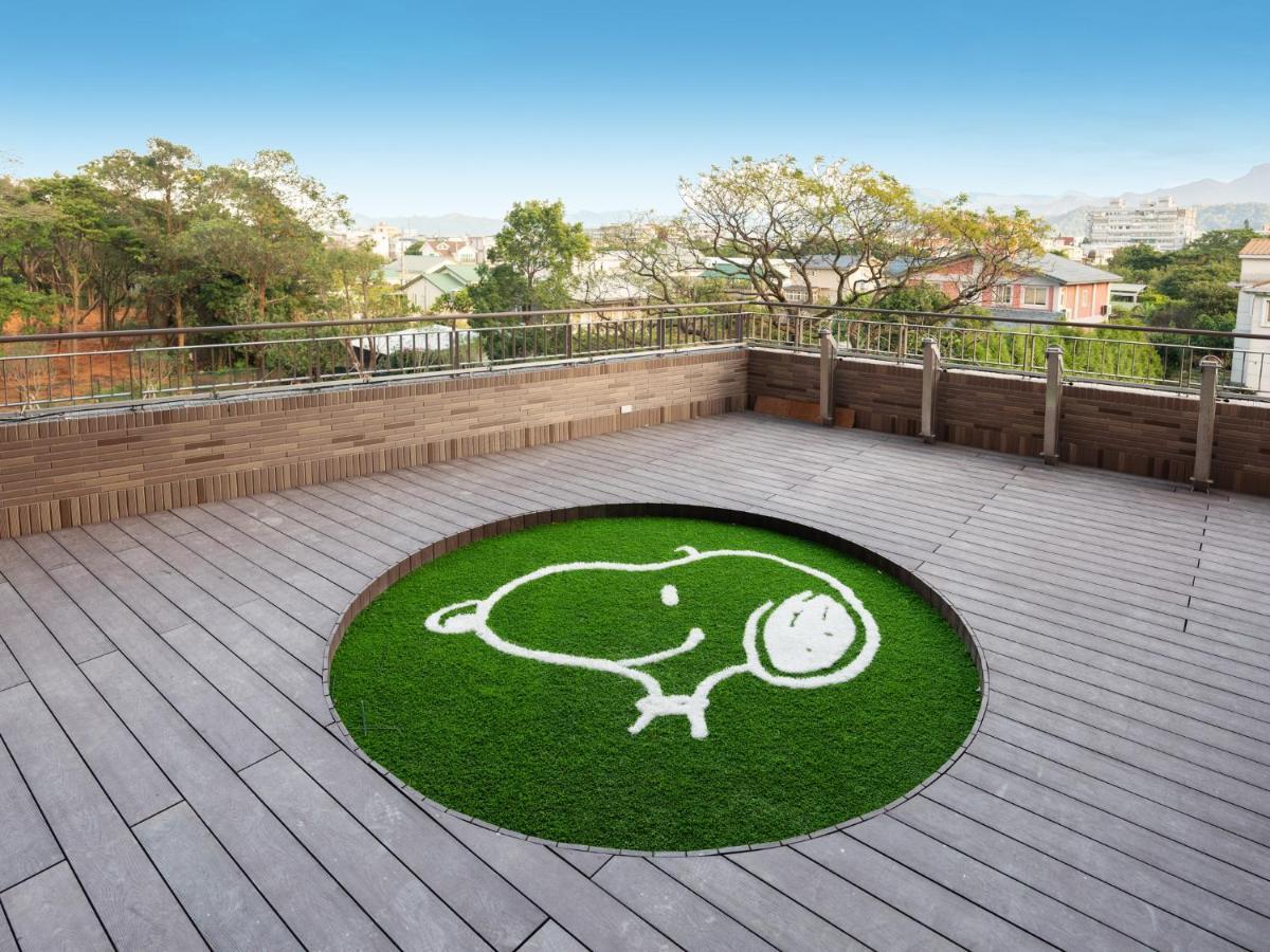 Fame Hall Garden Hotel Longtan Exterior photo Snoopy lawn